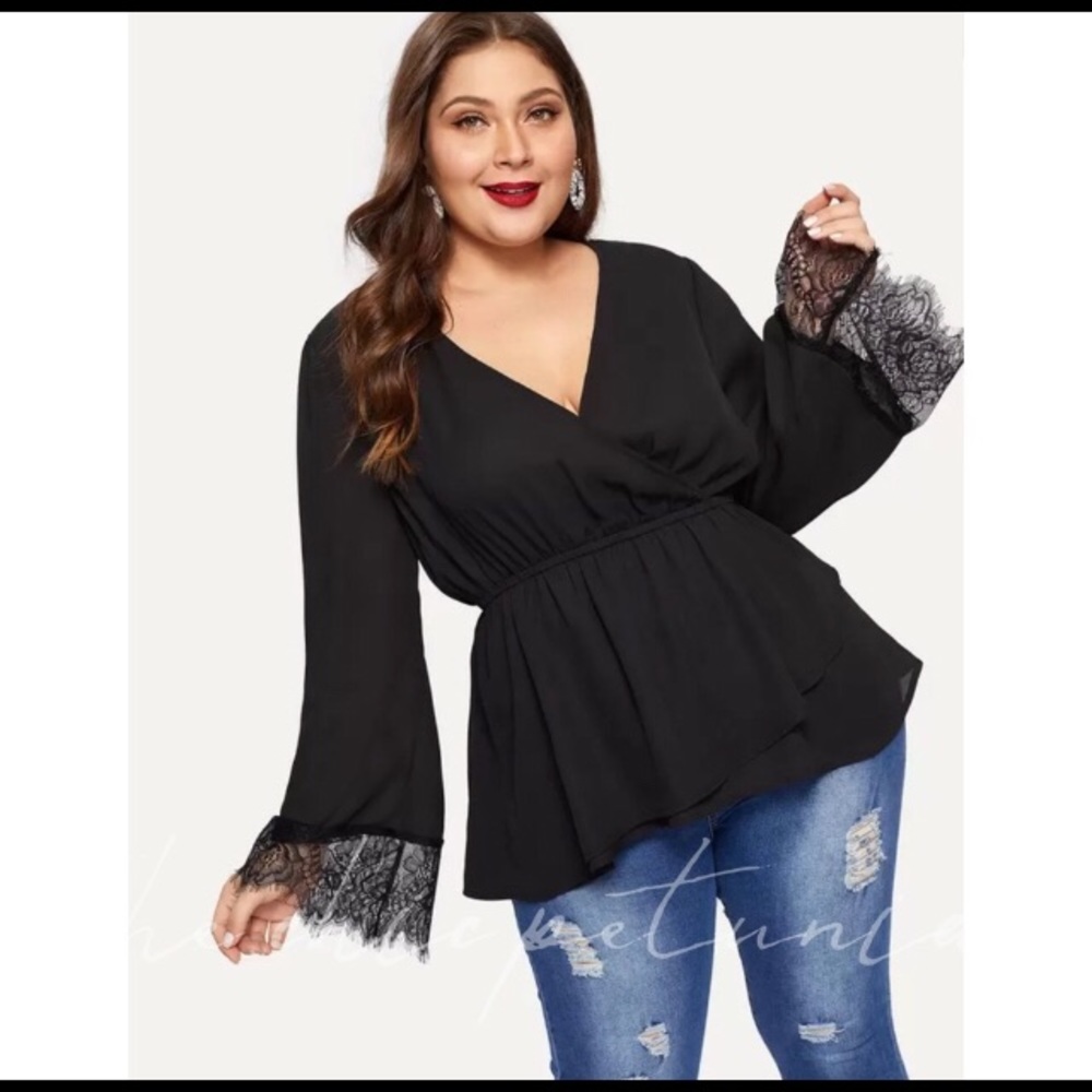 ✨PLUS Bell Sleeve Peplum Top Black